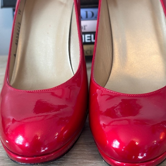 ☀️Stuart Weitzman Red Patent Leather Platform Heels Pumps Size 10 M - Picture 7 of 8
